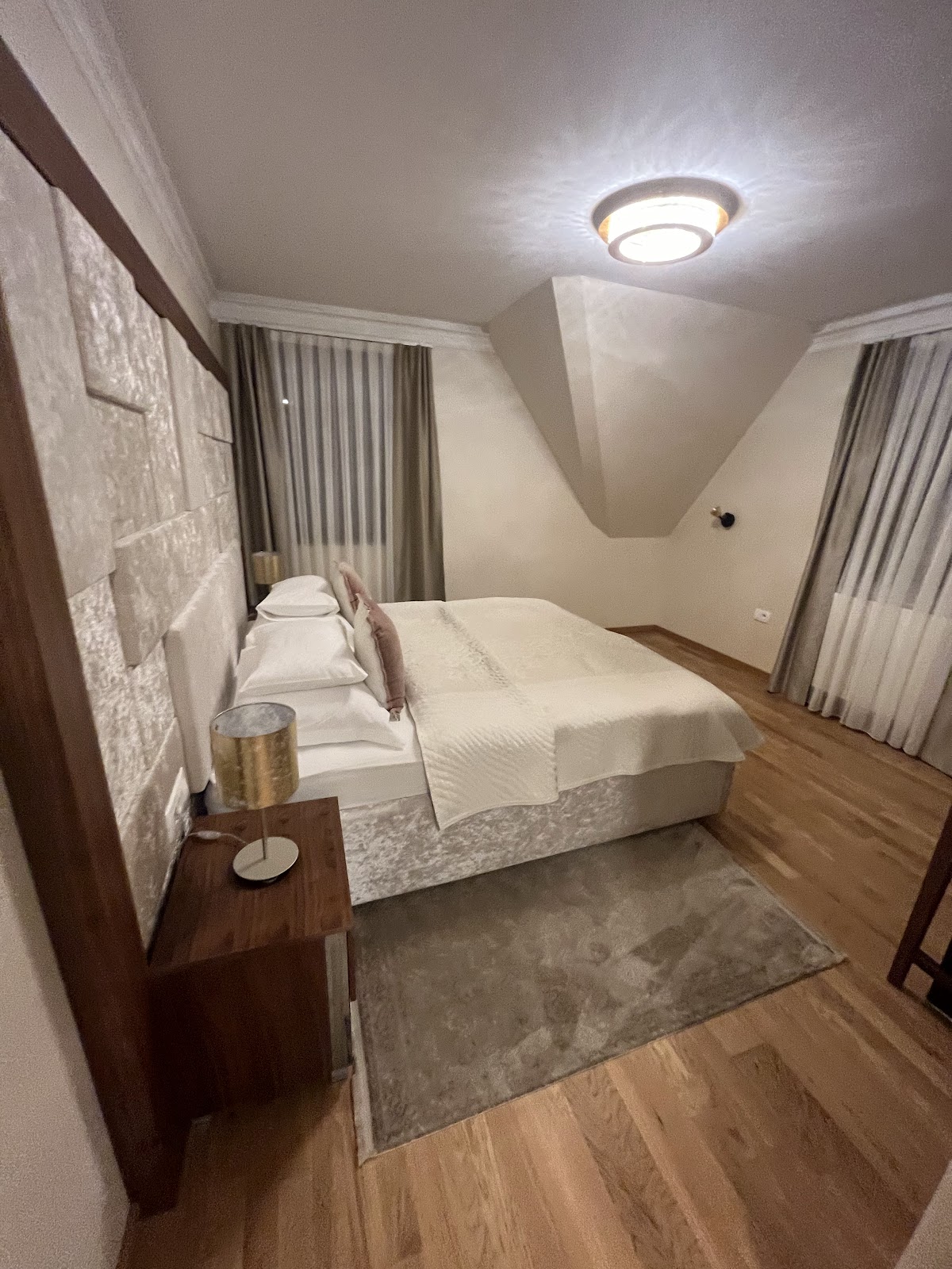 Grand Lakes Rooms - photo 5