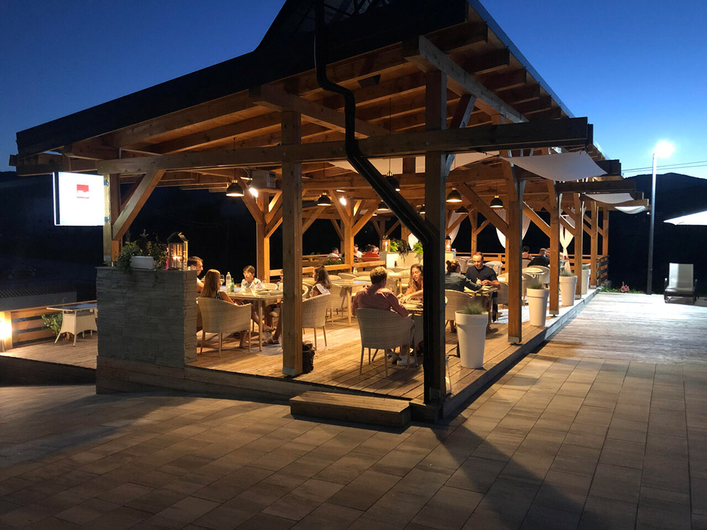 16 Lakes Restaurant - photo 2